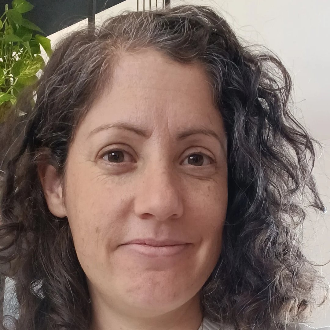 כלילה שחר, עובדת סוציאלית (M.S.W) בקליניקה אונליין לטיפול רגשי בנשים ואימהות